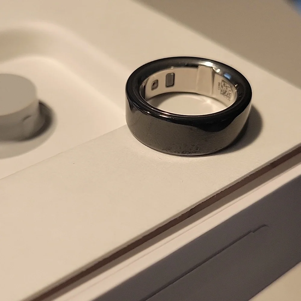 Magnetic Smart Ring Charger - Silver and Black